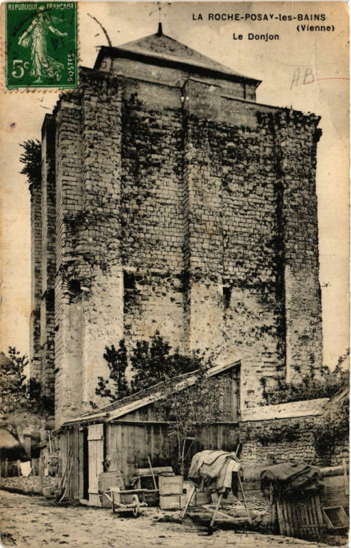 Carte postale ancienne La Roche-Posay-les-Bains - Le Donjon à La Roche-Posay