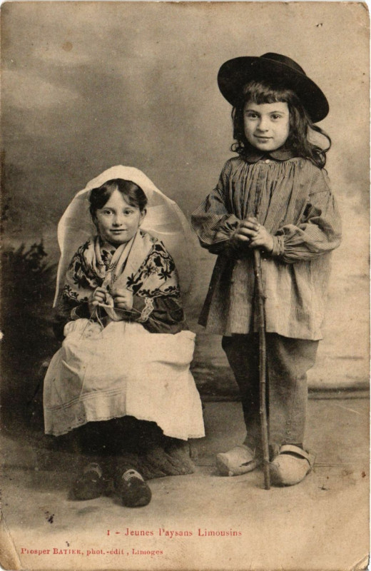 Carte postale ancienne Jeunes l'Aysans Limousins