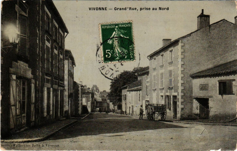 Carte postale ancienne Vivonne - Grand'Rue prise au Nord à Vivonne