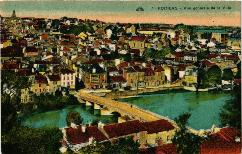 Carte postale ancienne Poitiers - Vue générale de la Ville à Poitiers