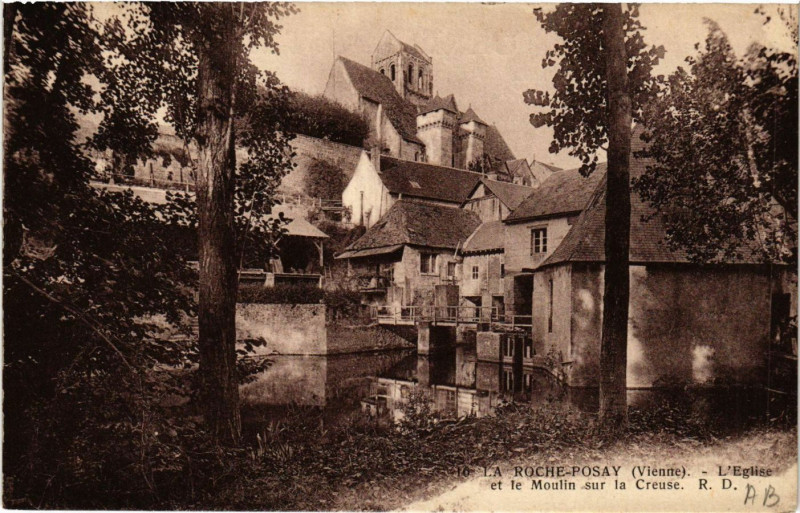 Carte postale ancienne La Roche-Posay - L'Eglise et le Moulin sur la Creuse à La Roche-Posay