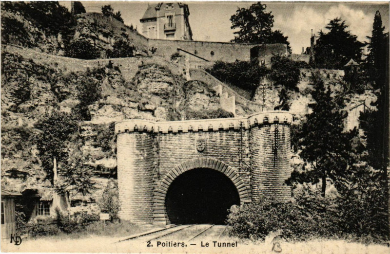 Carte postale ancienne Poitiers - Le Tunnel à Poitiers