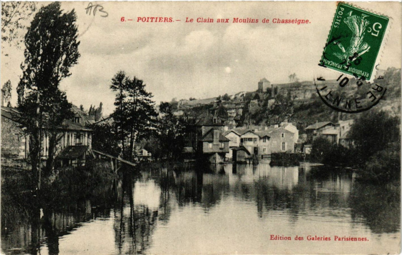 Carte postale ancienne Poitiers - Le Clain aux Moulins de Chasseigne à Poitiers