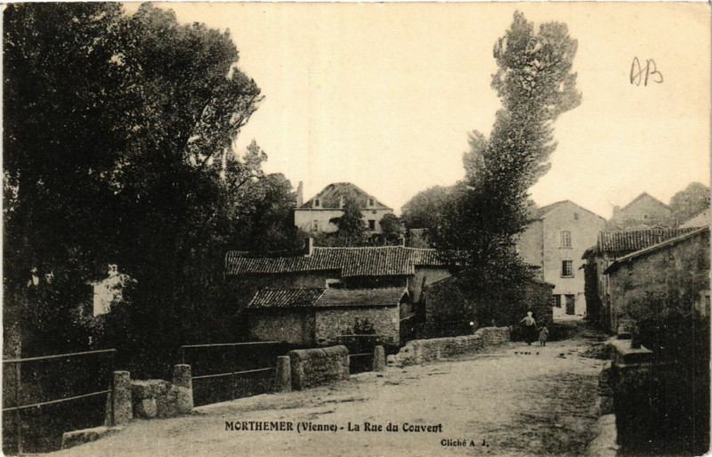 Carte postale ancienne Morthemer - La Rue du Convent
