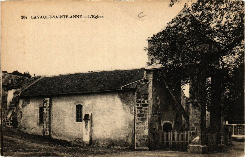 Carte postale ancienne La Vault Sainte-Anne - L'Eglise