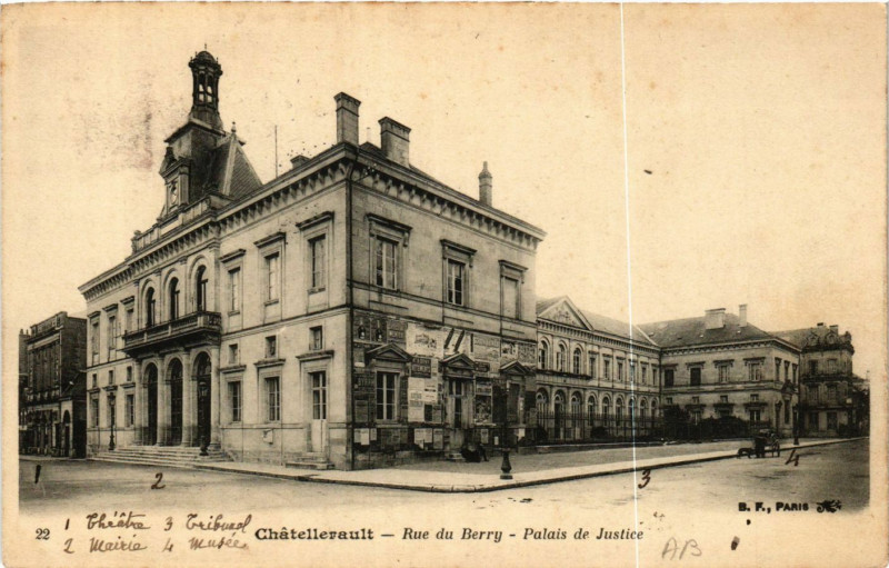 Carte postale ancienne Chatellerault - Rue du Berry - Palais de Justice à Châtellerault