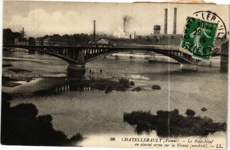 Carte postale ancienne Chatellerault - Le Pont-Neuf à Châtellerault