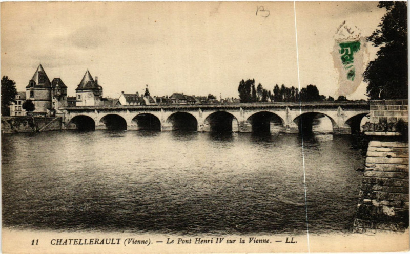 Carte postale ancienne Chatellerault - Le Pont Henri Iv sur la Vienne à Châtellerault