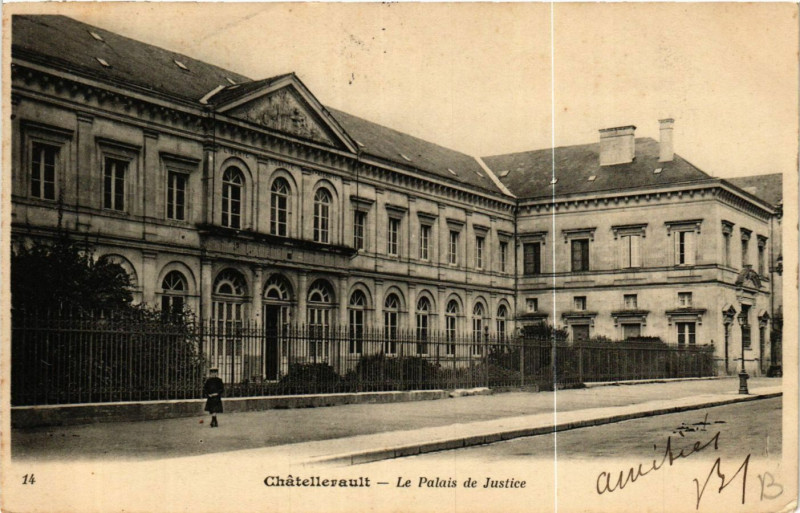 Carte postale ancienne Chatellerault - Le Palais de Justice à Châtellerault