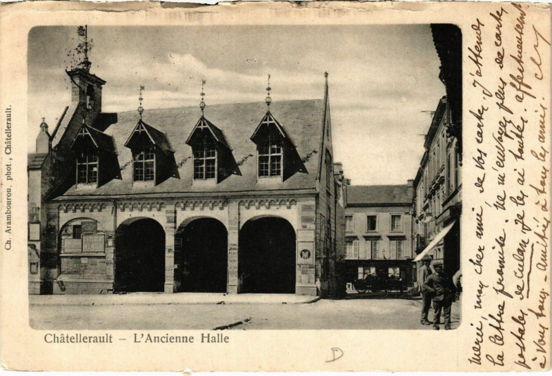 Carte postale ancienne Chatellerault - L'Ancienne Halle à Châtellerault
