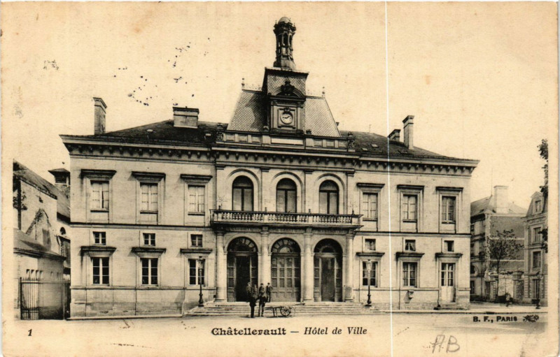 Carte postale ancienne Chatellerault - Hotel de Ville à Châtellerault
