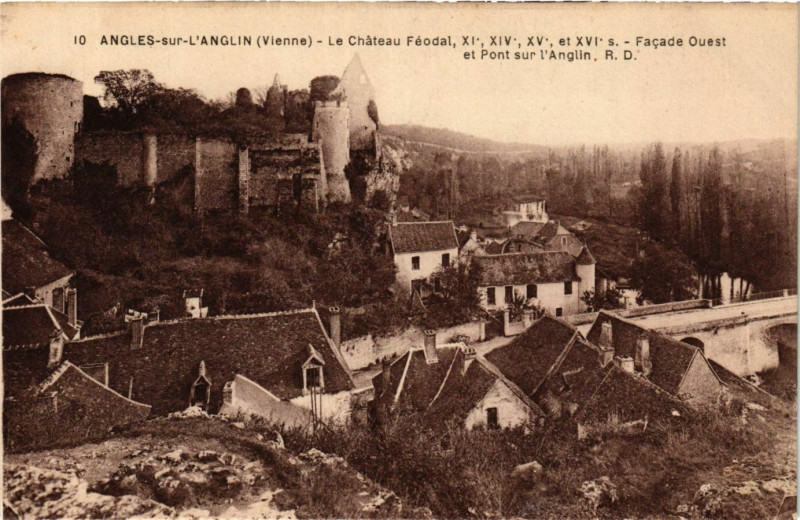 Carte postale ancienne Angles sur l'Anglain - Le Chateau Feodal
