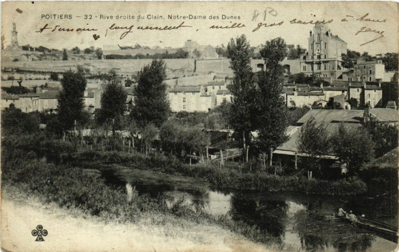 Carte postale ancienne Poitiers - Rive droite du Clain N.-D.l des Dunes à Poitiers