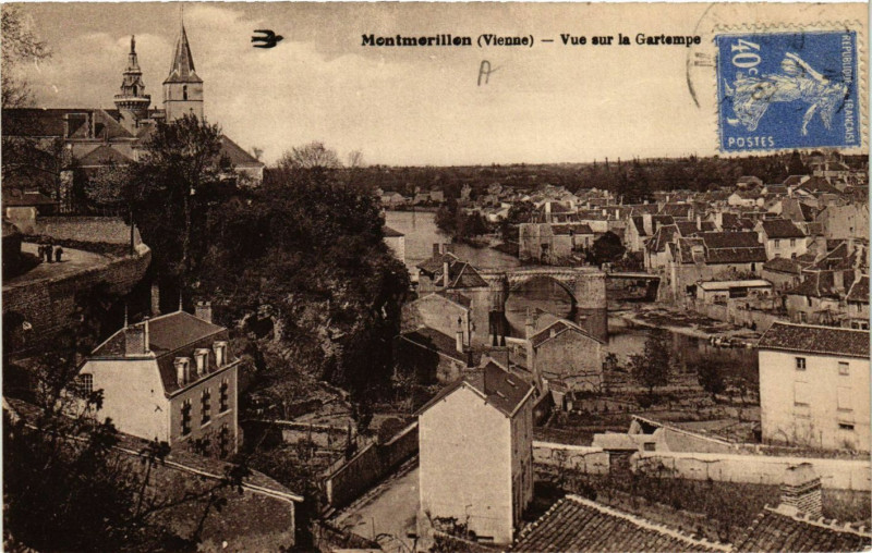 Carte postale ancienne Montmorillon - Vuesur la Gartempe à Montmorillon