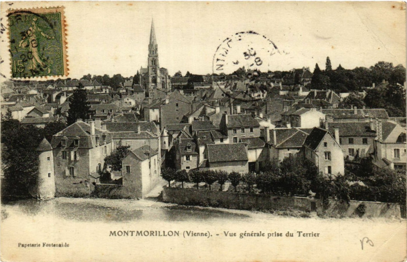 Carte postale ancienne Montmorillon - Vue générale prise du Terrier à Montmorillon