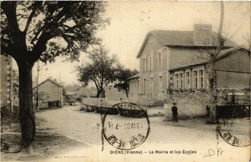 Carte postale ancienne Diene - La Mairie et les Ecoles
