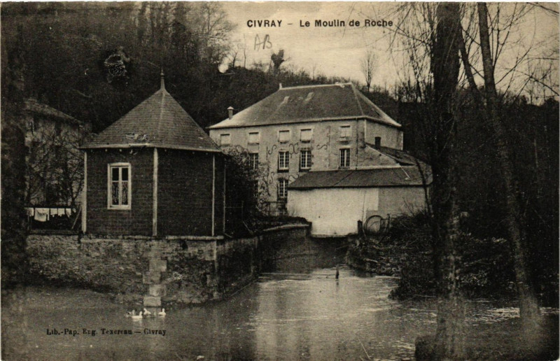 Carte postale ancienne Civray - Le Moulin de Roche à Civray
