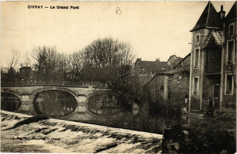 Carte postale ancienne Civray - Le Grand Pont à Civray