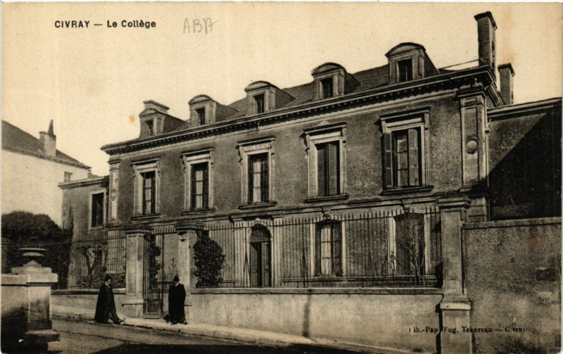 Carte postale ancienne Civray - Le College à Civray