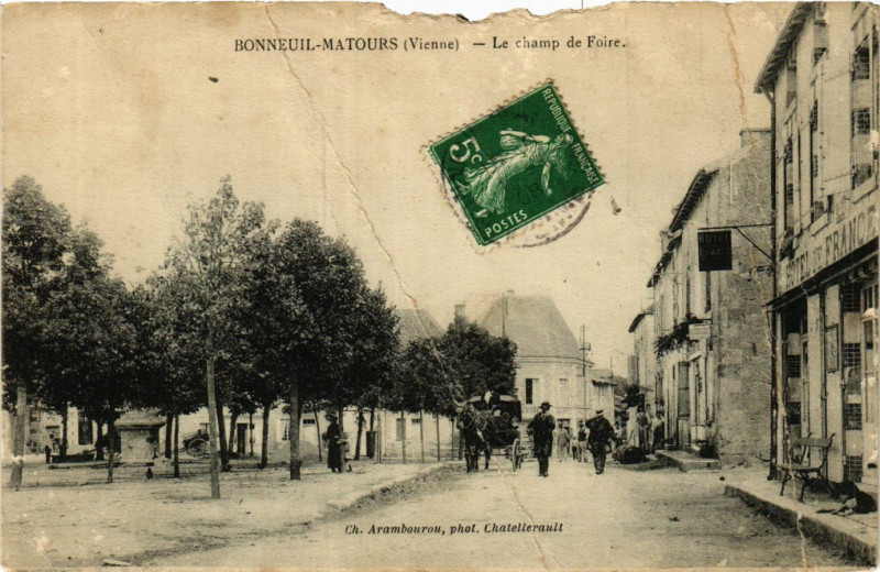 Carte postale ancienne Bonneuil Matours - Le Champ de Foire à Bonneuil-Matours