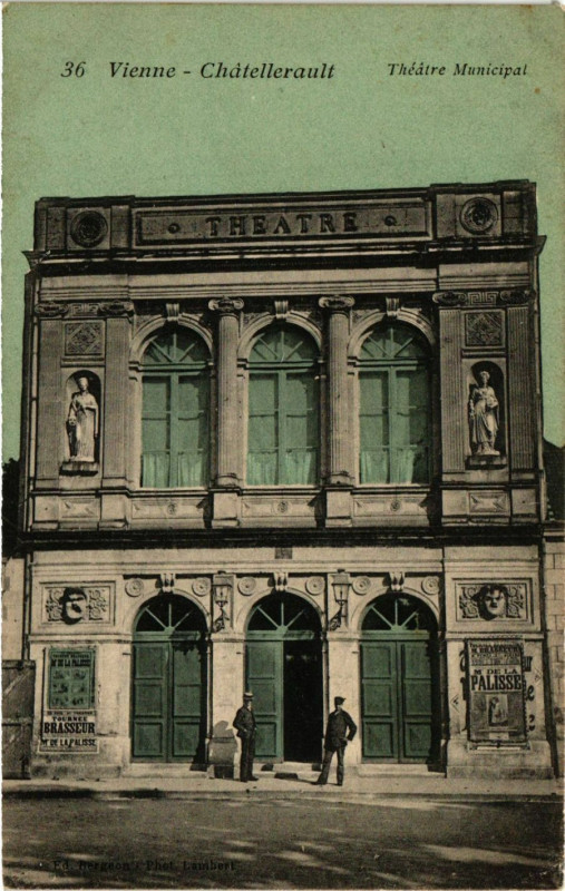 Carte postale ancienne Vienne - Chatellerault Theatre Municipal à Châtellerault
