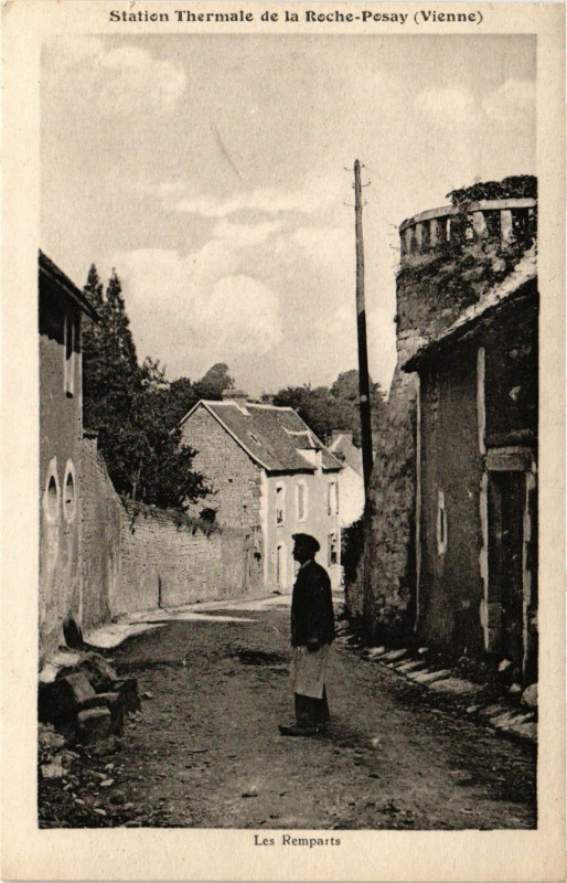 Carte postale ancienne Station Thermale de La Roche-Posay Les Remparts à La Roche-Posay