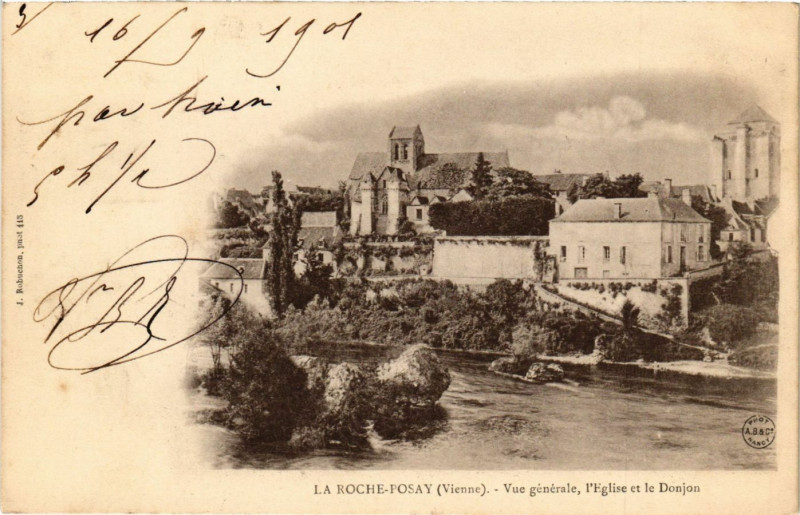 Carte postale ancienne La Roche-Possay - Vue générale l'Eglise et le Donjon