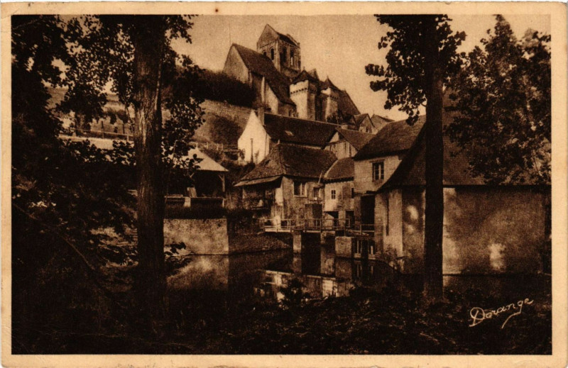 Carte postale ancienne La Roche-Posay L'Eglise et le Moulin sur la Creuse à La Roche-Posay