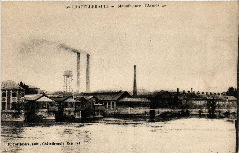 Carte postale ancienne Chatellerault - Manufacture d'Armes à Châtellerault