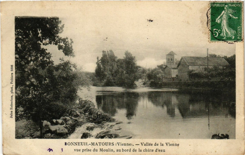 Carte postale ancienne Bonneuil-Matours - Vallée de la Vienne vue prise du Moulin au bord à Bonneuil-Matours