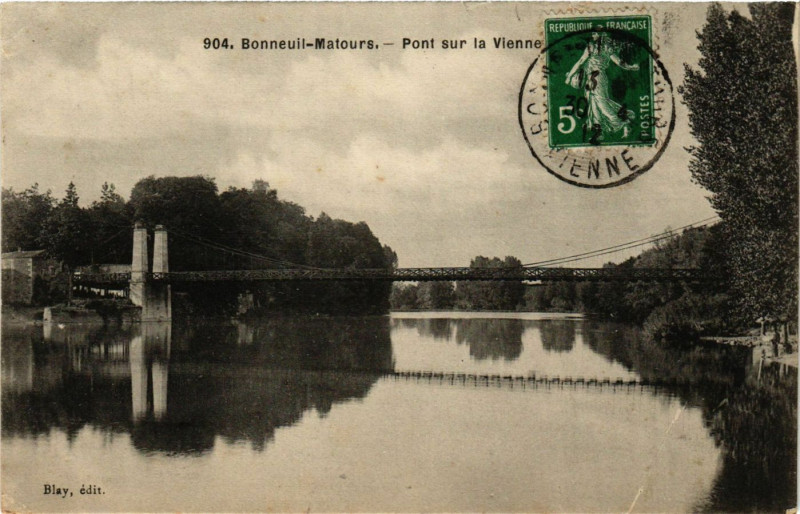Carte postale ancienne Bonneuil-Matours - Pont sur la Vienne à Bonneuil-Matours