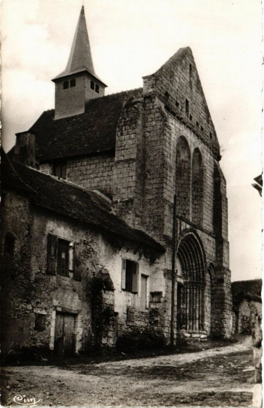 Carte postale ancienne Angles-sur-l'Anglin - L'Eglise Sainte-Croix à Angles-sur-l'Anglin