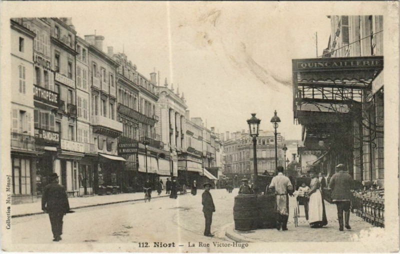 Carte postale ancienne Niort Re Victor-Hugo à Niort