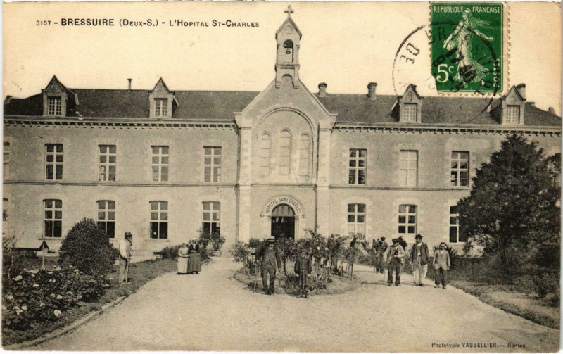 Carte postale ancienne Bressuire - L'Hopital Saint-Charles à Bressuire