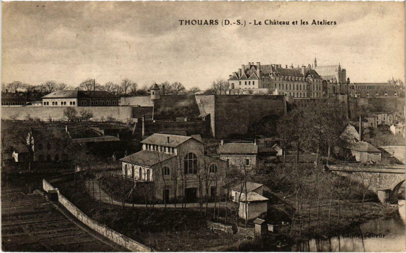 Carte postale ancienne Thouards - Le Chateau et les Ateliers