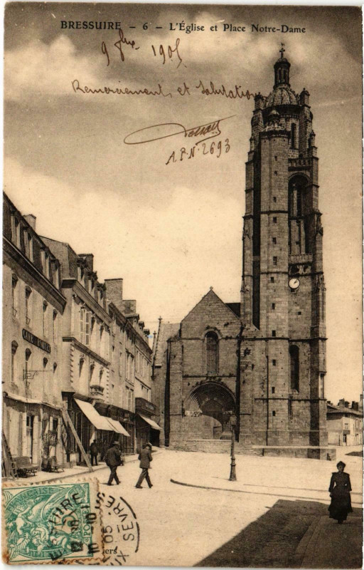 Carte postale ancienne Bressuire - L'Eglise et Place Notre-Dame à Bressuire