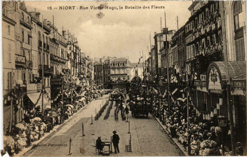 Carte postale ancienne Niort - Rue Victor-Hugo à Niort