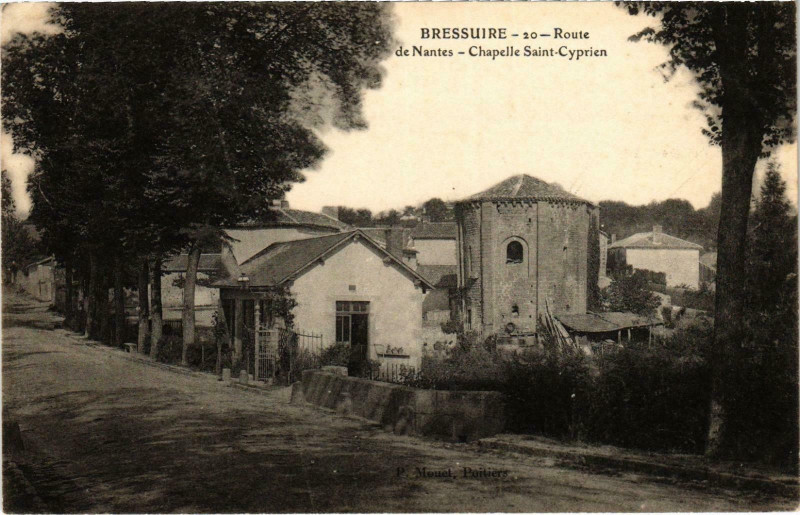 Carte postale ancienne Bressuire - Route de Nantes à Bressuire