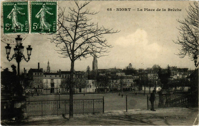 Carte postale ancienne Niort La Place de la Bréche à Niort