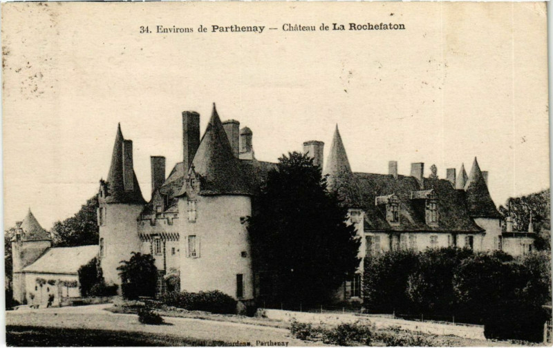 Carte postale ancienne Parthenay Chateau de la Rochefaton à Parthenay