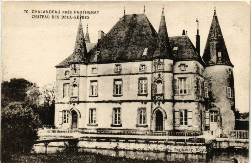 Carte postale ancienne Chalandeau pres Parthenay - Chateau des Deux-Sevres à Parthenay