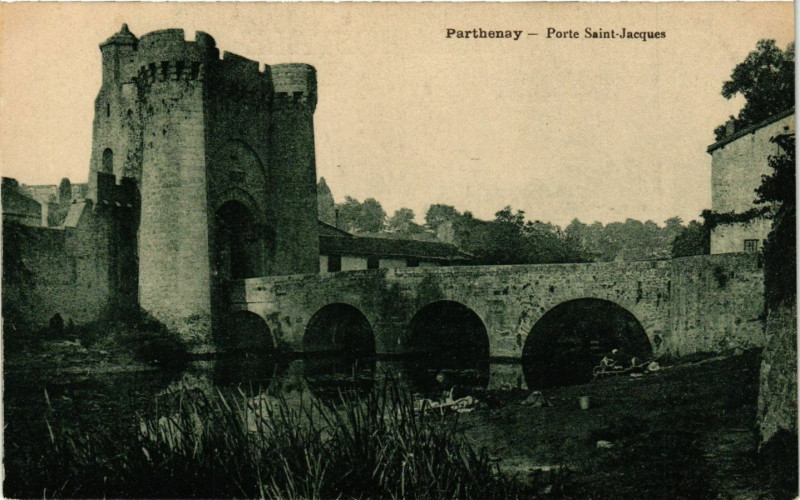 Carte postale ancienne Parthenay - Porte Saint-Jacques à Parthenay