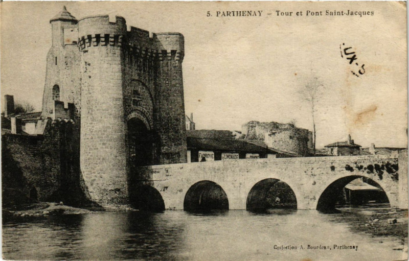 Carte postale ancienne Parthenay - Tour et Pont Saint-Jacques à Parthenay