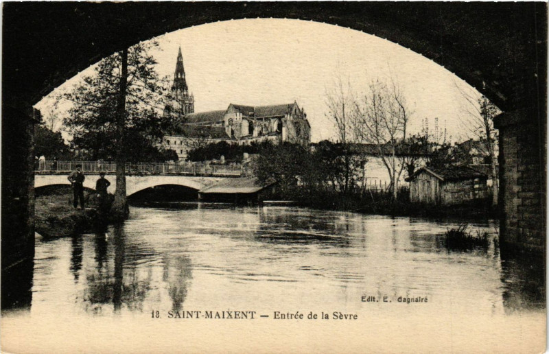 Carte postale ancienne Saint-Maixent - Entrée de la Sevre