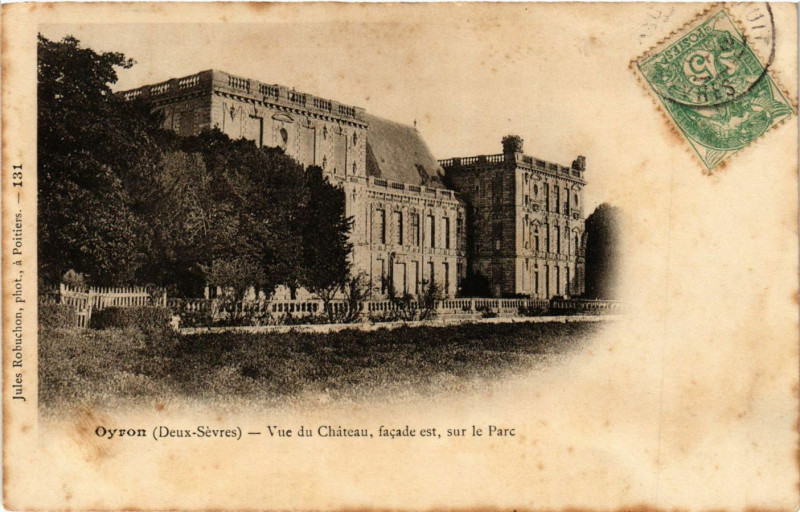 Carte postale ancienne Oyron - Vue du Chateau facade est sur le Parc