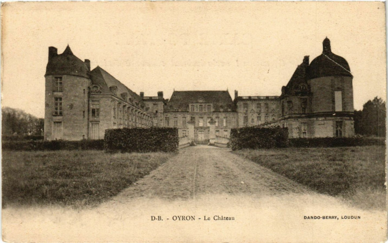 Carte postale ancienne Oyron - Le Chateau