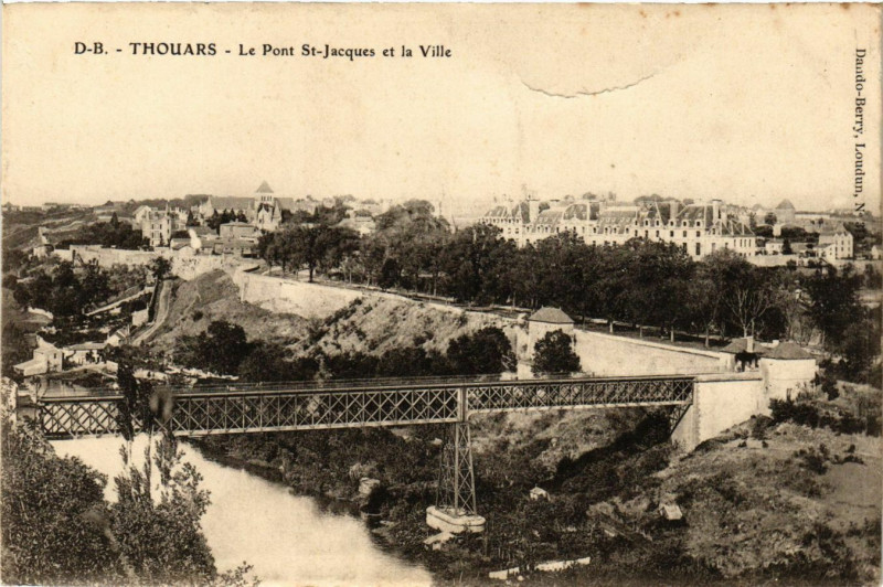 Carte postale ancienne Thouars - Le Pont Saint-Jacques et la Ville à Thouars