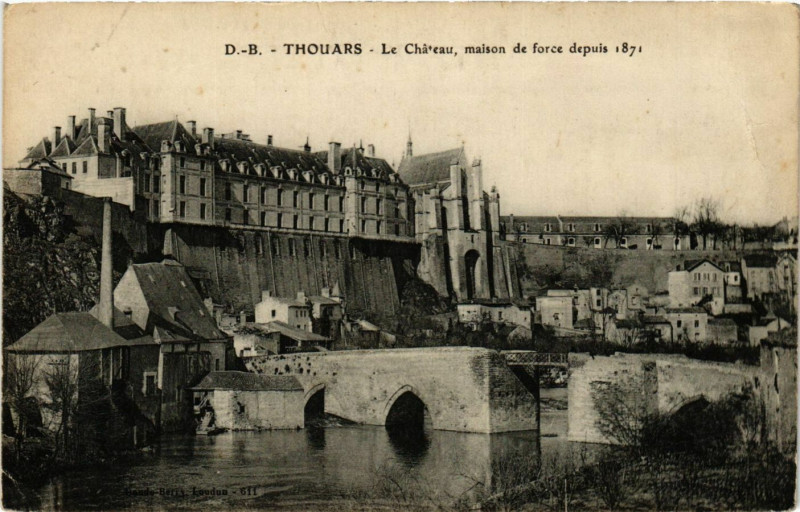Carte postale ancienne Thouars - Le Chateau à Thouars