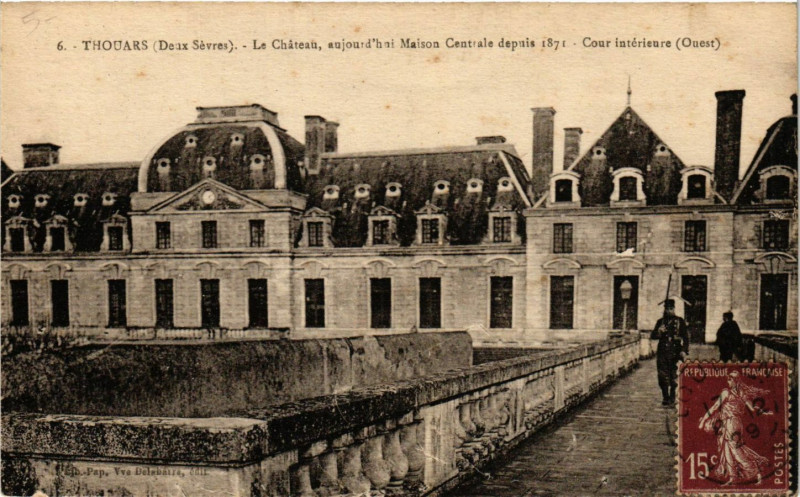 Carte postale ancienne Thouars - Le Chateau aujourd'hai Maison Centrale depuis 1871 à Thouars