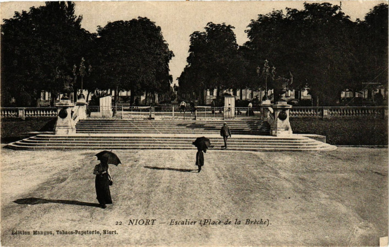 Carte postale ancienne Niort - Escalier à Niort